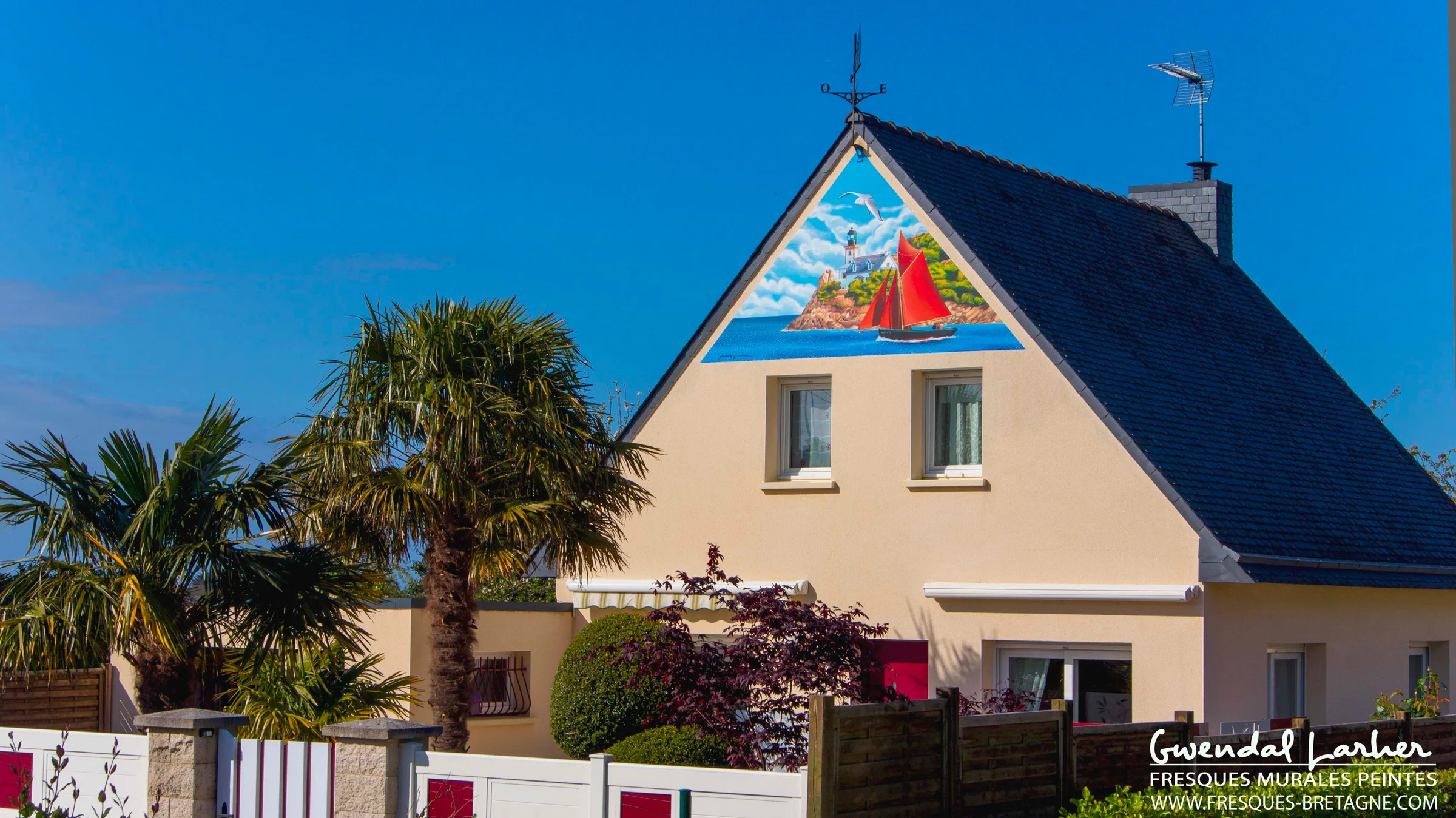 Fresque murale, paysage maritime peint sur un pignon de maison à Carantec
